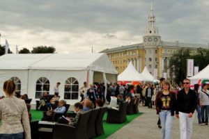 Leseinsel und Pavillons auf dem Leninplatz